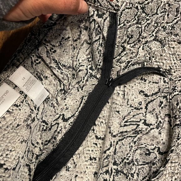 🦋 LIZ CLAIBORNE Animal Print Gray Black Skirt, size 14 - Picture 7 of 7